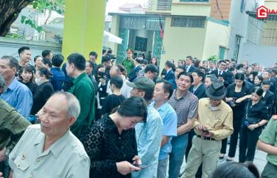 Người dân xếp hàng viếng Tổng Bí thư Nguyễn Phú Trọng tại quê nhà Đông Hội