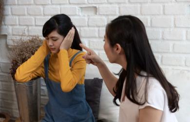Vì sao trẻ như biến thành người khác khi đến tuổi dậy thì?